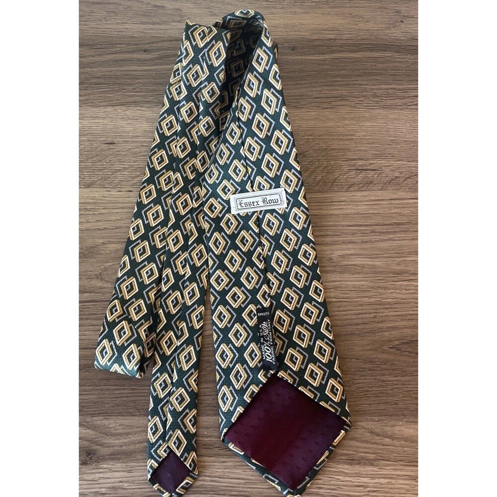 VTG Essex Row Men's Tie Classic Style, 100% Silk USA, Green/Tan Geometric Office